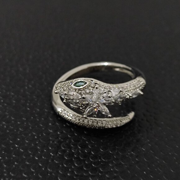 BVLGARI Serpenti Viper 18K Gold Diamond Emerald Ring - Picture 5 of 10